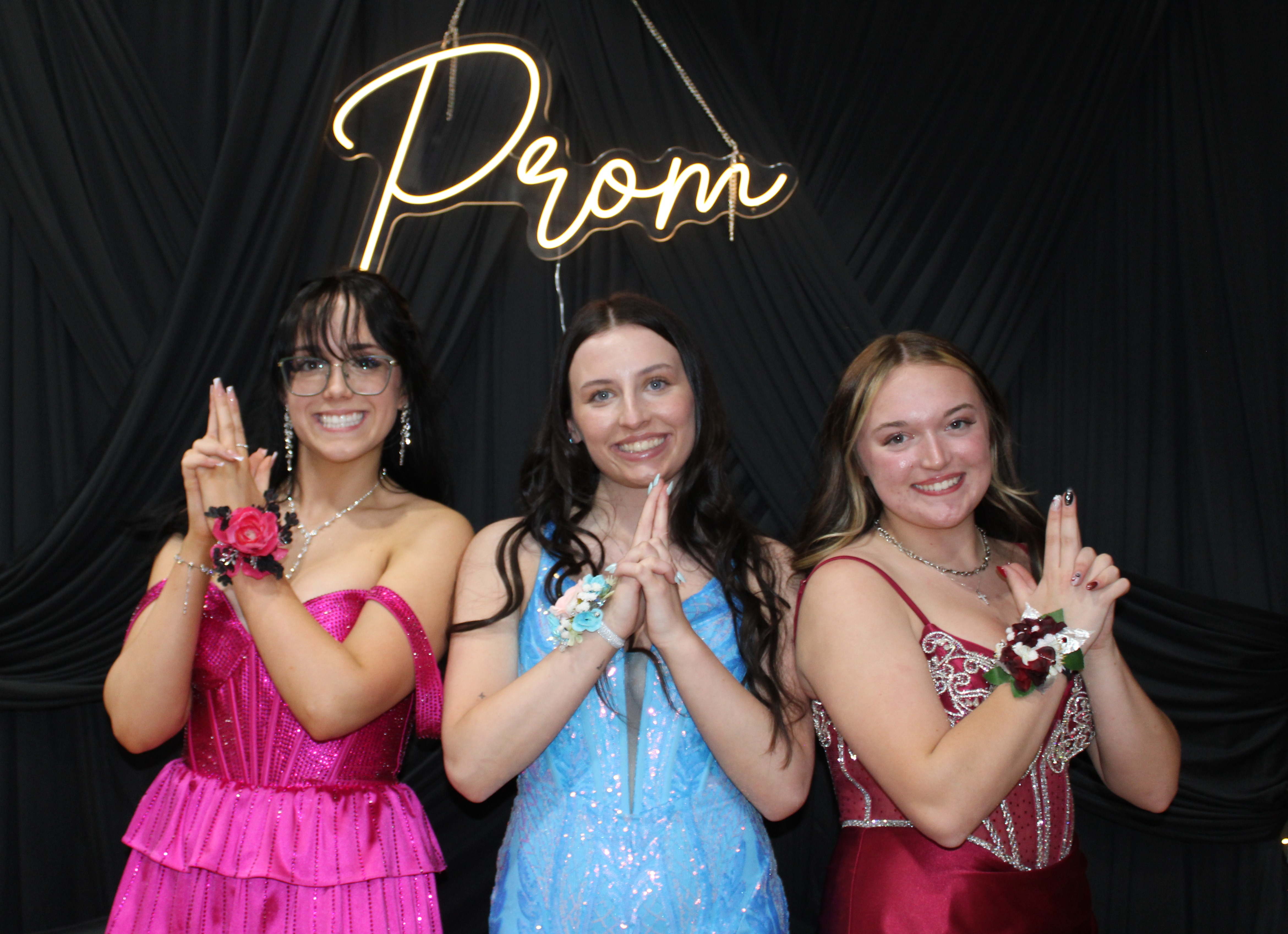 Red Carpet and Roses set the scene for Garrison High School Prom